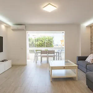 https://attractive-beach-apartment-in-the-center-of-rincon.1costadelsol.com